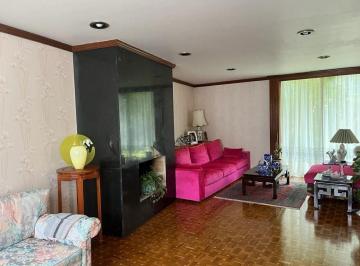 Casa · 330m² · 3 Recámaras · 4 Estacionamientos · Casa con Jardín, en La Zona Baja de Las Aguilas