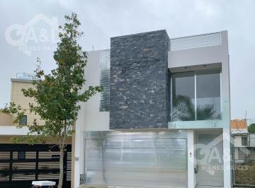 Casa · 362m² · 4 Recámaras · 2 Estacionamientos · Casa Moderna en Venta Fraccionamiento Cumbres