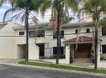Casa · 402m² · 5 Recámaras · 5 Estacionamientos · Residencia en Venta en Altamira Zapopan