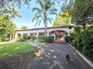 Casa · 794m² · 6 Recámaras · 4 Estacionamientos · Venta Casa en Compositores (Tlatenango)