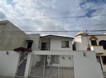 Casa · 189m² · 5 Recámaras · 2 Estacionamientos · Venta de Casa en Jardines de La Roma, Mty a Pocos Minutos del Tec