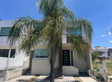 Casa · 140m² · 3 Recámaras · 2 Estacionamientos · Renta Casa Amueblada con Estudio en Planta Baja, El Mirados, El Marques Querétaro. Cmz