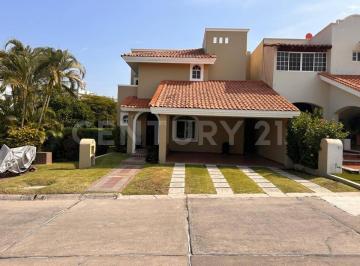 Casa · 381m² · 3 Recámaras · 2 Estacionamientos · Casa Venta en Parque Royal Paseo de Las Lomas