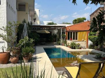 Casa de 6 habitaciones, Cuernavaca · Casa con 700 m² Superficie de Terreno y 6 [habitaciones] en Venta en Vista Hermosa
