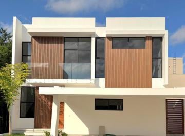 Casa en condominio · 280m² · 4 Recámaras · 3 Estacionamientos · Casa en Venta en Cancún, Vía Cumbres.