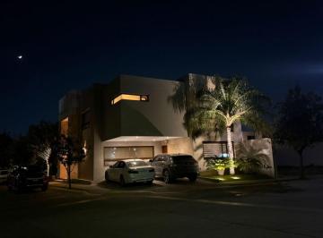 Casa de 3 habitaciones, León · Residencia de Lujo en Esquina, punta del Bosque