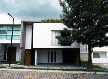 Casa · 347m² · 3 Recámaras · 2 Estacionamientos · Espectacular Casa en Venta en Cluster Santo Domingo, Lomas II, Puebla.