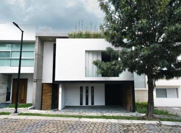 Casa · 347m² · 3 Recámaras · 2 Estacionamientos · Espectacular Casa en Venta en Cluster Santo Domingo, Lomas II, Puebla.