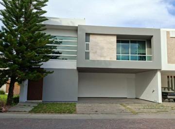 Casa en condominio de 3 habitaciones, San Luis Potosí · Casa en Venta en Privada Los Pinos, Lomas 4a, 3 Recamaras