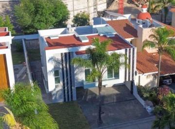 Casa · 374m² · 4 Recámaras · 6 Estacionamientos · Casa en Puerta de Hierro en Venta de 4 Recamaras