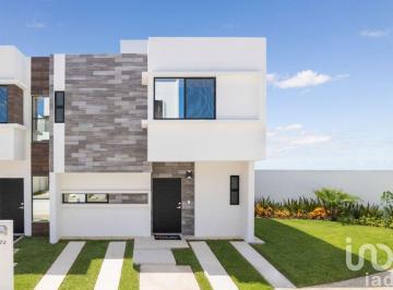 Casa · 133m² · 3 Recámaras · 2 Estacionamientos · Casa en Venta - Cancun Zona Sur