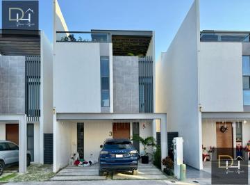 Casa · 200m² · 4 Recámaras · 2 Estacionamientos · ¡Hermosa Casa en Venta en Residecnial La Rioja!