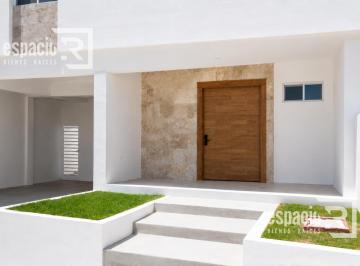 Casa · 369m² · 4 Recámaras · 2 Estacionamientos · Casa en Venta en Pedregales con Recámara en Planta Baja