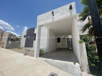 Casa de 3 habitaciones, Chihuahua · Casa de Una Planta en Venta en Santa Clara