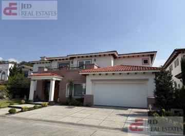 Casa en condominio · 402m² · 3 Recámaras · 5 Estacionamientos · Casa en Condominio Recién Remodelada