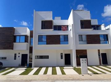 Casa · 165m² · 3 Recámaras · 2 Estacionamientos - Jorge Raul Munoz Delgado · Casa en Venta de 3 Habitaciones con Alberca en Cancún