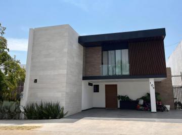 Casa · 400m² · 3 Recámaras · 2 Estacionamientos · Venta de Casa en Porta Fontana