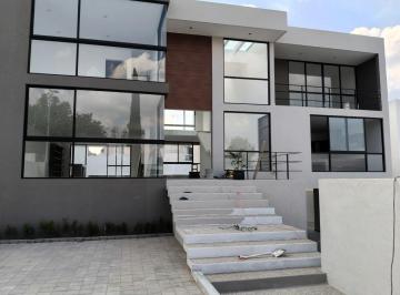 Casa · 694m² · 4 Recámaras · 6 Estacionamientos · Casa en Venta o Renta en La Cañada Juriquilla