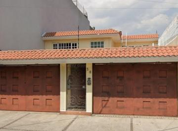 Casa de 4 habitaciones, Tlalpan · Bonita Casa en Una Exelente Ubicacion Cerca de Escuelas Parques y Hospitales