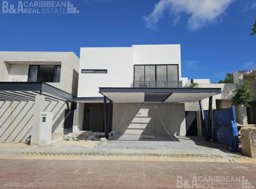 Casa · 289m² · 2 Estacionamientos · Casa en Venta en Vía Cumbres - Av Huayacán - Cancún