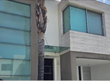 Casa · 275m² · 3 Recámaras · 2 Estacionamientos · Casa en Venta - Frac. Valle Real