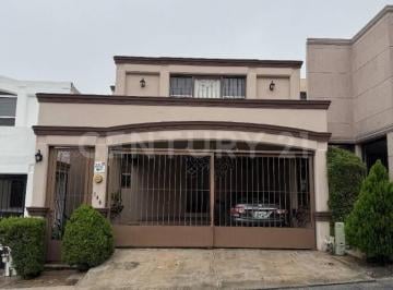 Casa · 135m² · 3 Recámaras · 2 Estacionamientos · Casa en Renta en Col. Cerradas de Cumbres en Monterrey