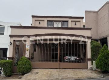 Casa · 135m² · 3 Recámaras · 2 Estacionamientos · Casa en Renta en Col. Cerradas de Cumbres en Monterrey
