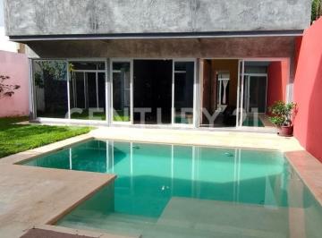 Casa · 418m² · 5 Recámaras · 2 Estacionamientos · Casa en Venta, en Esquina, con Alberca, Departamento y Cuartos Extras