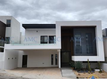 Casa · 380m² · 3 Recámaras · 2 Estacionamientos · Casa en Venta Frente a Parque en Bosques del Rejón