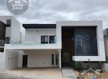 Casa · 380m² · 3 Recámaras · 2 Estacionamientos · Casa en Venta Frente a Parque en Bosques del Rejón