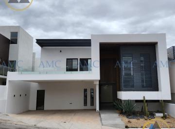Casa · 380m² · 3 Recámaras · 2 Estacionamientos · Casa en Venta Frente a Parque en Bosques del Rejón