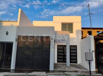 Casa · 160m² · 4 Recámaras · 1 Estacionamiento · Casa en Venta en El Centenario, Villa de Alvarez, Colima