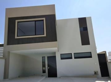 Casa de 3 habitaciones, León · Casa en Venta en Lomas Punta del Este, con Amplio Jardín y Terraza.