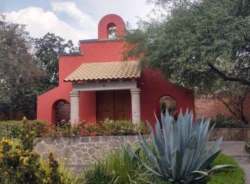 Casa · 1260m² · 4 Recámaras · 4 Estacionamientos · Residencia en Lomas de Comanjilla