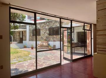 Casa · 317m² · 3 Recámaras · 2 Estacionamientos · Casa con Jardin en San Javier