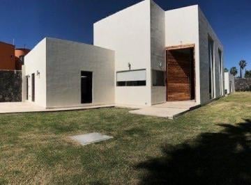 Casa · 491m² · 3 Recámaras · Casa en Venta en Puentecillas - Granjas
