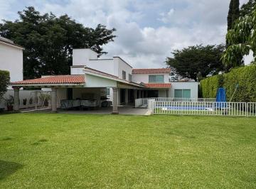 Casa de 4 habitaciones, Cuernavaca · Espaciosa Casa en Venta Dentro de Kloster Sumiya