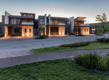 Casa · 200m² · 3 Recámaras · 3 Estacionamientos · Casa en Altozano, Querétaro