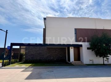 Casa · 311m² · Casa en Condominio en Venta en Llano Grande, Metepec, Estado de México