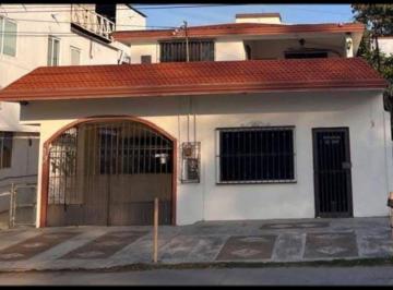 Casa · 307m² · 5 Recámaras · 2 Estacionamientos · Casa Col. Unidad Nacional. Cd. Madero, Tam.