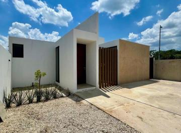 Casa · 187m² · 3 Recámaras · 3 Estacionamientos · Preciosa Casa Moderna de Una Plantaen Venta, Conkal Mérida