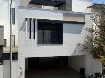 Casa · 253m² · 4 Recámaras · 3 Estacionamientos · Hermosa Casa Porto Cumbres Sector Milan