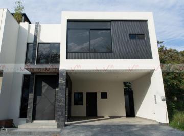 Casa · 260m² · 3 Recámaras · 2 Estacionamientos · Casa en Venta en Los Cristales