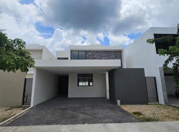 Casa en condominio · 300m² · 3 Recámaras · 2 Estacionamientos · Casa en Venta en Privada Residencial Tamora, Conkal.