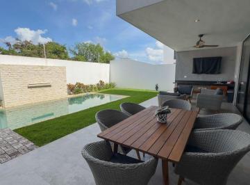 Casa · 320m² · 3 Recámaras · 4 Estacionamientos · Casa en Venta con Paneles Solares en Privada Residencial Parque Natura, Merida.