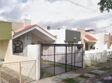 Casa de 3 habitaciones, Zapopan · Venta de Casa en Jardines del Valle, Zapopan Jalisco