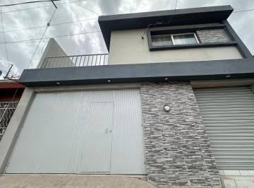 Casa · 199m² · 5 Recámaras · 1 Estacionamiento · Venta de Casa en Av Principal - (4)