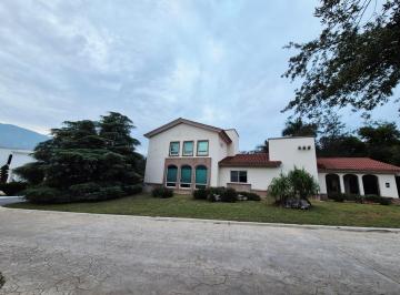 Casa · 773m² · 4 Recámaras · 5 Estacionamientos · Casa en Venta Portal del Huajuco Carretera Nacional