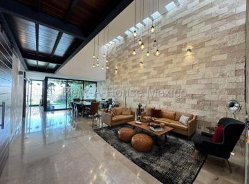 Casa de 4 habitaciones, Corregidora · Venta - Cañadas del Lago. Casa con Área de Tv, 4 Recámaras, Cuarto de Servicio