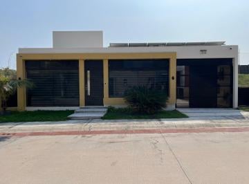 Casa · 196m² · 3 Recámaras · 1 Estacionamiento · Casa Las Olas Residencial